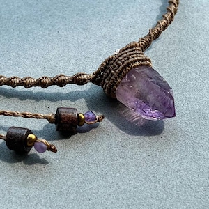 Ras de cou en macramé VeraCruz Amethyst, collier VeraCruz Amethyst, bijoux VeraCruz Amethyst, cadeau collier VeraCruz Amethyst