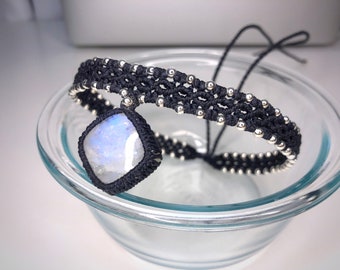 Regenbogen Mondstein Makramee Choker, Silber Perlen, verstellbare Halskette