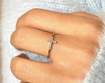 Anel de cruz de diamante em ouro 14k: joia religiosa delicada