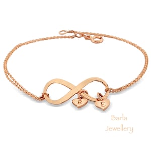 Pulsera delicada de infinito con iniciales en oro de 14 quilates, pulsera personalizada para madres, pulsera personalizada con inicial de infinito, joyería de infinito