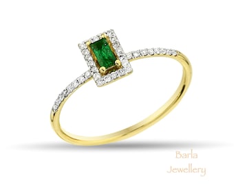 Anillo de oro de 14 k con esmeralda baguette y diamantes: joyería con la piedra natal de mayo
