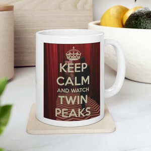 Twin Peaks - Ceramiczny kubek do kawy 11 uncji, Zachowaj spokój i obejrzyj Twin Peaks, Dale Cooper, Laura Palmer, Red Room
