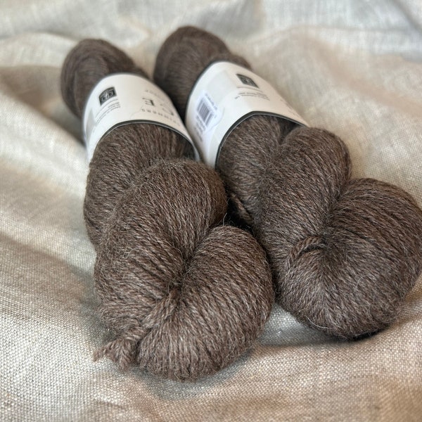 Bluefaced Leicester Fleece DK von West Yorkshire Spinners (100g/225m, brown/003)