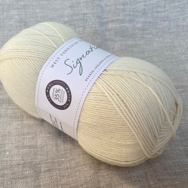 Britische Sockenwolle mit BFL - Signature 4ply von West Yorkshire Spinners (100g/400m, Milk Bottle/010)