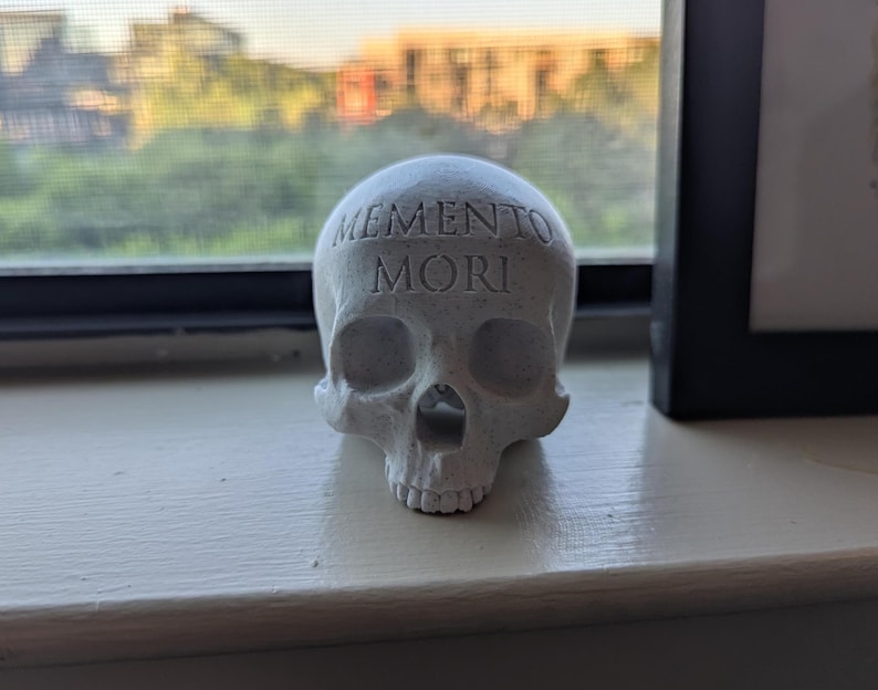 Memento Mori-skalle Stoicismdekor | Stoicismgåva | Minns döden | Stoisk dekoration | Heminredning | Skrivbordsdekor | Kontorsdekor bild 3