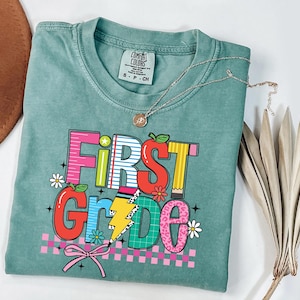 Camiseta para professor da primeira série Comfort Colors®, camiseta para professor da primeira série, camiseta da primeira série, camiseta da primeira série, escola primária, camiseta para professor
