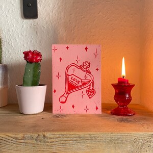 Tarjeta de San Valentín / Amor / Botella de poción de amor / Tarjeta rosa / Amistad / Impresión en linóleo / Impreso a mano / Hecho a mano / Tarjeta en blanco A6 / Tarjeta de felicitación