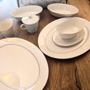 Seven Piece Set, Lenox Maywood, Cosmopolitan Collection, Ivory Fine China, Platinum Trim, Fine Dinnerware Set Gift, Like New, Original Case