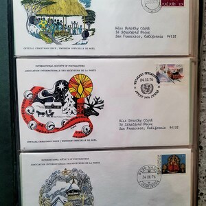 1976, Vintage Weihnachtskarten & Briefmarken, International Society of Postmasters, Folio von Zwölf, Vintage Weihnachtsdekor, Briefmarkensammlergeschenk
