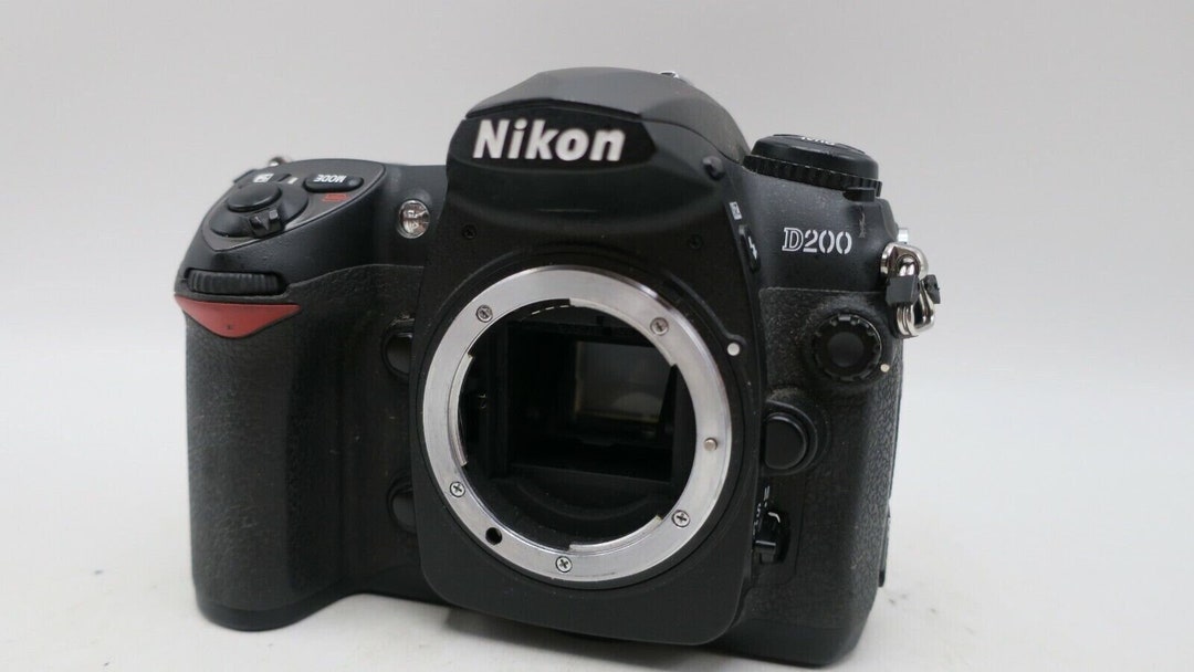 Nikon D200 ボディのみ Amazon | Nikon デジタル一眼レフカメラ D200 ボディ本体