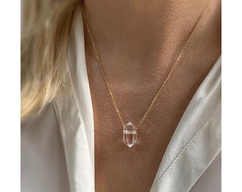 Clear Quartz 14kt Gold Filled Necklace. Delicate Clear Quartz Pendant. Healing Quartz Pendant. Crystal Necklace. Christmas Gift for Her.