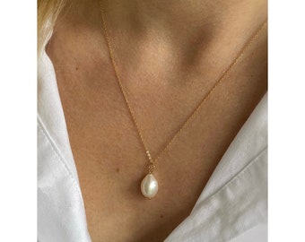 Baroque Pearl 14kt Gold Filled Necklace. Delicate Gold Pearl