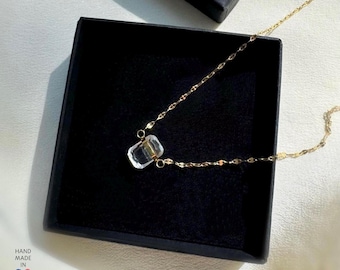 Vergulde ketting met helder kwartskristal, genezende hanger