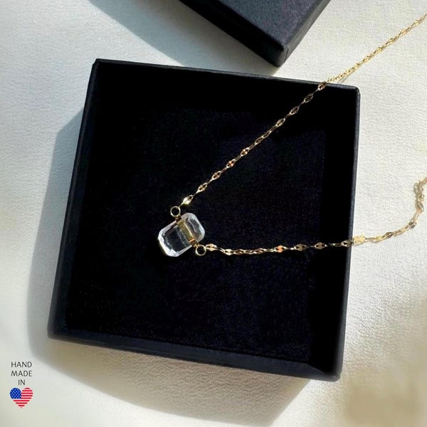 Vergulde ketting met helder kwartskristal, genezende hanger