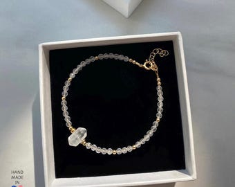 Armband met heldere kwartskralen, met goud gevulde minimalistische kristallen sieraden