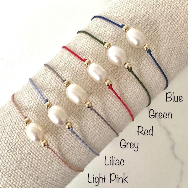 Pulseira de pérolas de água doce com cordão de seda, contas banhadas a ouro 14k, ajustável e para usar em conjunto com outras pulseiras.