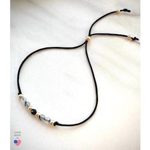 Pulsera de cordón de turmalina negra y piedra lunar, ajustable. imagen 1