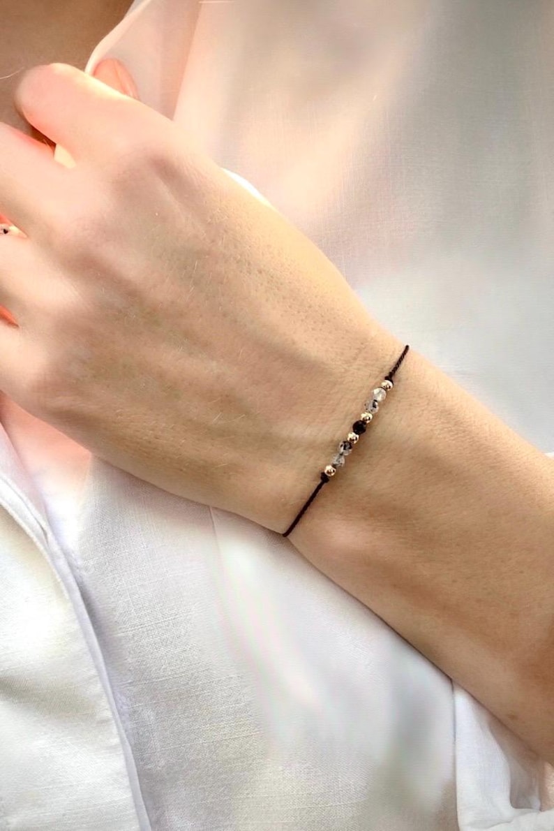 Pulsera de cordón de turmalina negra y piedra lunar, ajustable. imagen 4