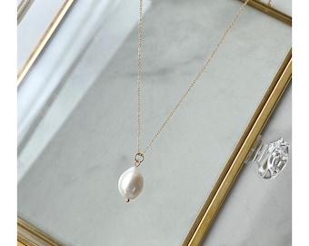 ネックレス・ペンダント Logo Pearl Embellished Necklace il_340x270.3031784998_qu70.jpg