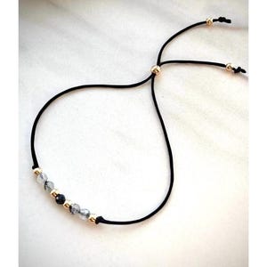 Pulsera de cordón de turmalina negra y piedra lunar, ajustable. imagen 2