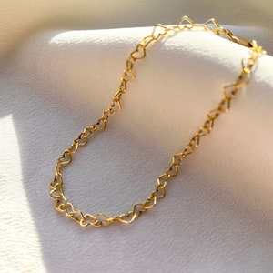 Gold Filled Heart Chain Bracelet. Heart Link Bracelet. Delicate Heart Bracelet. Love Bracelet. Valentines Jewelry. Love Chain Bracelet.