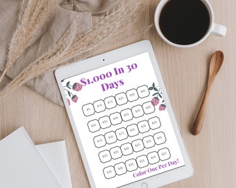 Puede incluir: Un gráfico digital imprimible con fondo blanco y contornos negros. El gráfico está titulado "$1,000 en 30 días". El gráfico está dividido en 30 cuadrados, cada uno con un monto en dólares que va de $5 a $55. El gráfico está diseñado para ayudar a las personas a ahorrar dinero.