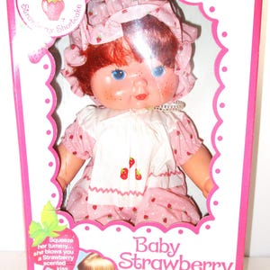 Vintage Baby Strawberry Shortcake Blow Kiss Kenner 1982 Attached in Box