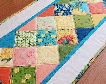 Camino de mesa patchwork con girasoles acolchados de 90 x 36 cm