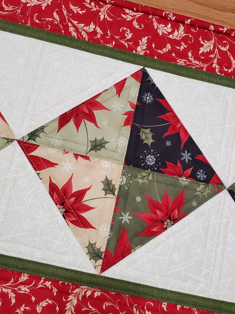 Poinsettia Charm Quilted Table Topper NCU0DDK1098