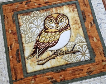 Dessus de table matelassé hibou, tenture murale bois de 60 cm, dessus de table moderne, tapis de table matelassé créatures des bois, tapis bougie fait main