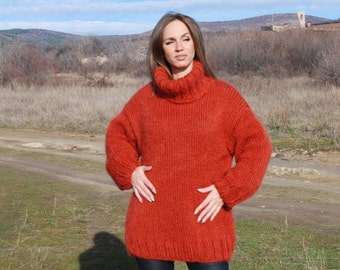 Suéter de mohair tejido a mano: jersey grueso de cuello alto con mangas globo