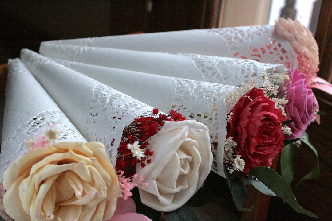 Sola Wood Roses Single Flower Arrangement in Paper Doily Gift Bouquet