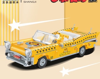 May include: A yellow toy car with a Garfield design. The car has a black paw print pattern and the words "Garfield" and "Cats Rule!" on the side. The car is 200 x 74 x 51 mm.