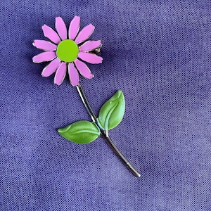 Pink Daisy Flower Enameled Metal Brooch Pin Women Accessory, 2 5/8” Tall