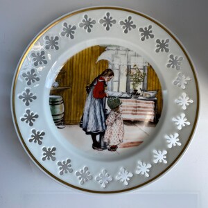 Limited Edition Carl Larrsons Bing & Grondahl Plate #724, 1977, Made in Denmark, 8.5”