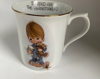 Enesco Precious Moments “Blessed Are The Peacemakers” Mug, 3.5” Tall, Little Boy With Two Puppy Dogs Mug, 1984