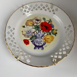 Beautiful Apulum Fine Porcelaine Reticulated Hand Painted And Signed Floral Decorative Wall Plate, 1970s, 6.5”, Made in Romania, Rare