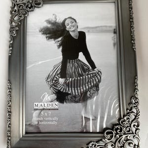 Beautiful Malden Pewter Ornate Floral Metal Photo Frame For 5”x7” Photos