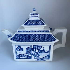 Vintage Willow Blue Collectibles Teapot By Johnson Brothers, #2619, Handpainted, 6.75” Tall, Rare, Read Description