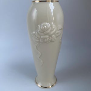 Elegant Lenox Handcrafted Embossed Rose Bud Vase, Ivory Porcelain With Gold Trim Bud Vase Home Decor, 5.75” Tall