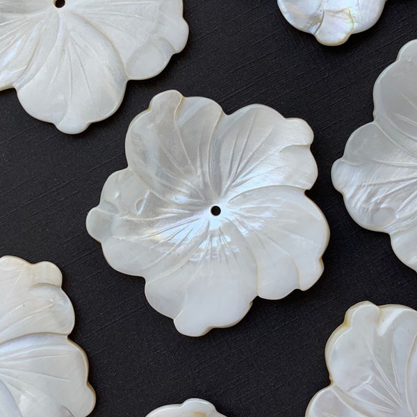 1pc/5pcs 42-43mm Single Hole Mother of Pearl Shell Flower.Pendants/Carved Flower Pendant.Natural Mother of Pearl Beads.White shell beads