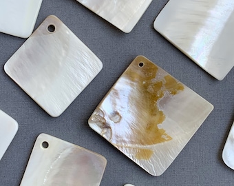 Diamond-shaped Single Hole White Mother of Pearl Shell Pendants. Natural Mother of Pearl Beads For DIY Jewelry.