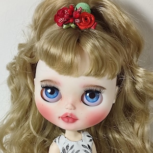 Aangepaste Blythe-pop met golvend blond haar, OOAK Blythe, lichte huid