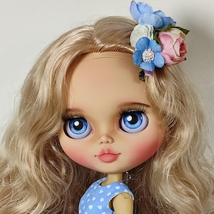 Aangepaste Blythe-pop met golvend blond haar, OOAK Blythe, gebruinde huid