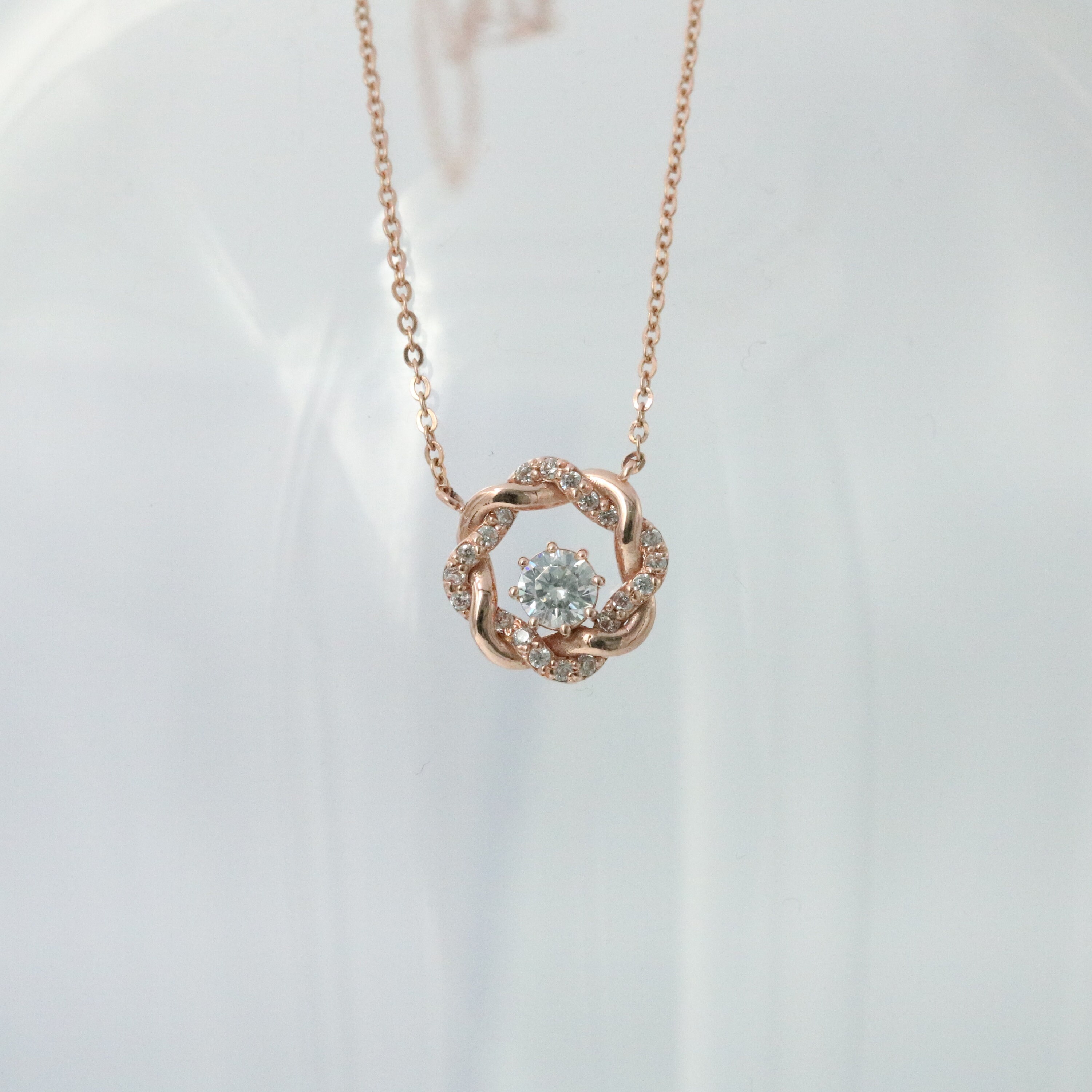 peoples rose gold necklace