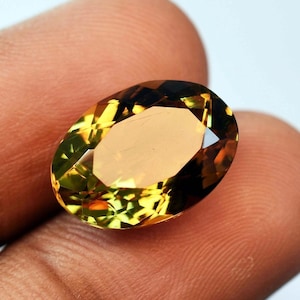Pietra preziosa sciolta ovale turca in zultanite naturale da 10,20 ct certificata, che cambia colore