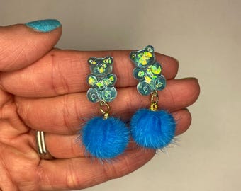 Pendientes de pompón de osito de goma en miniatura