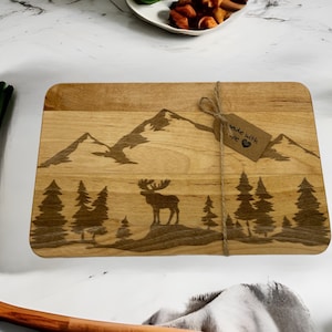 Breakfast board with engraving moose - trees - nature