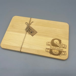 Breakfast board with monogram - individual engraving
