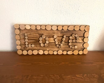 Wandbild Love aus Holz mit Astscheiben